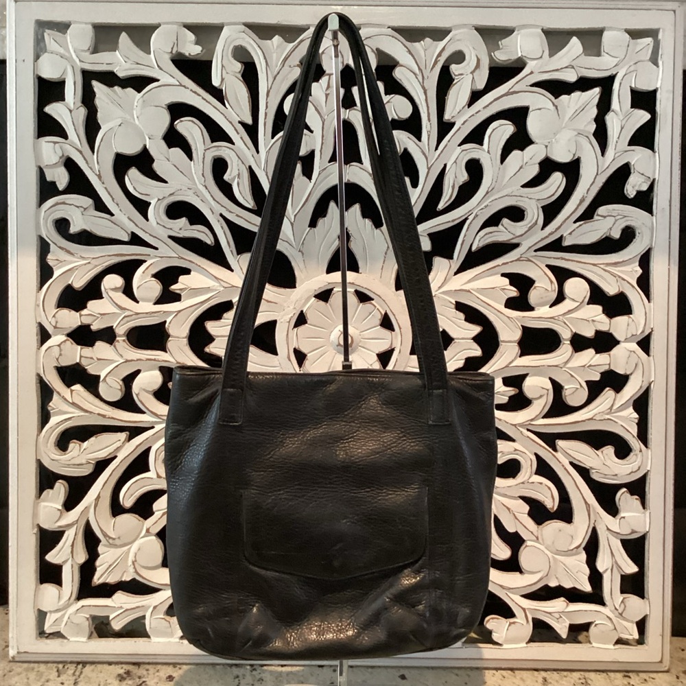 Stone Mountain Black Genuine Leather Shoulder Bag